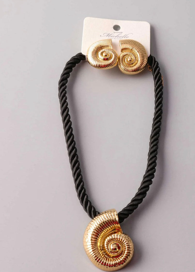 Gold Caracol Necklace & Earring Set