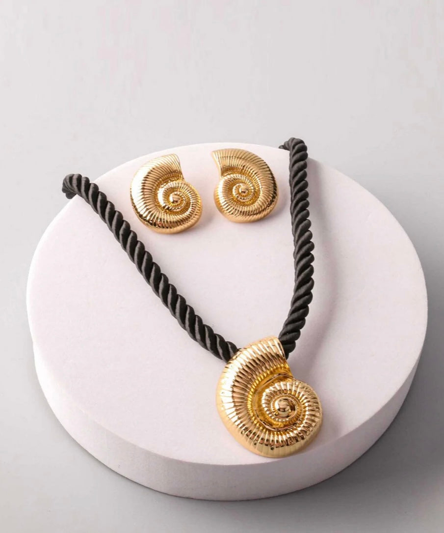 Gold Caracol Necklace & Earring Set